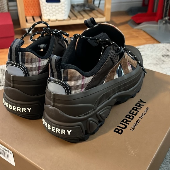 Burberry Men Leather Arthur Vintage Check Sneakers - Picture 11 of 13